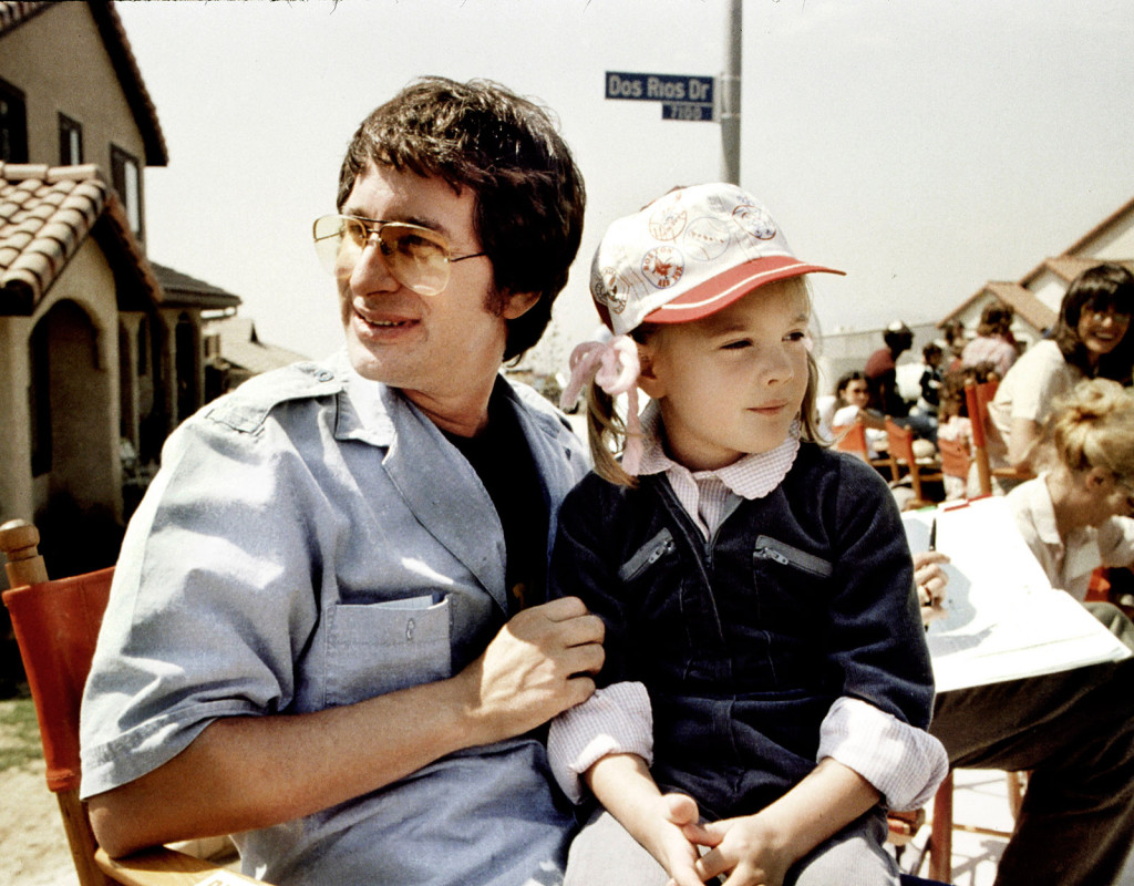 Steven Spielberg, filmregissör, här med Drew Barrymore under inspelningen av storfilmen "E.T".