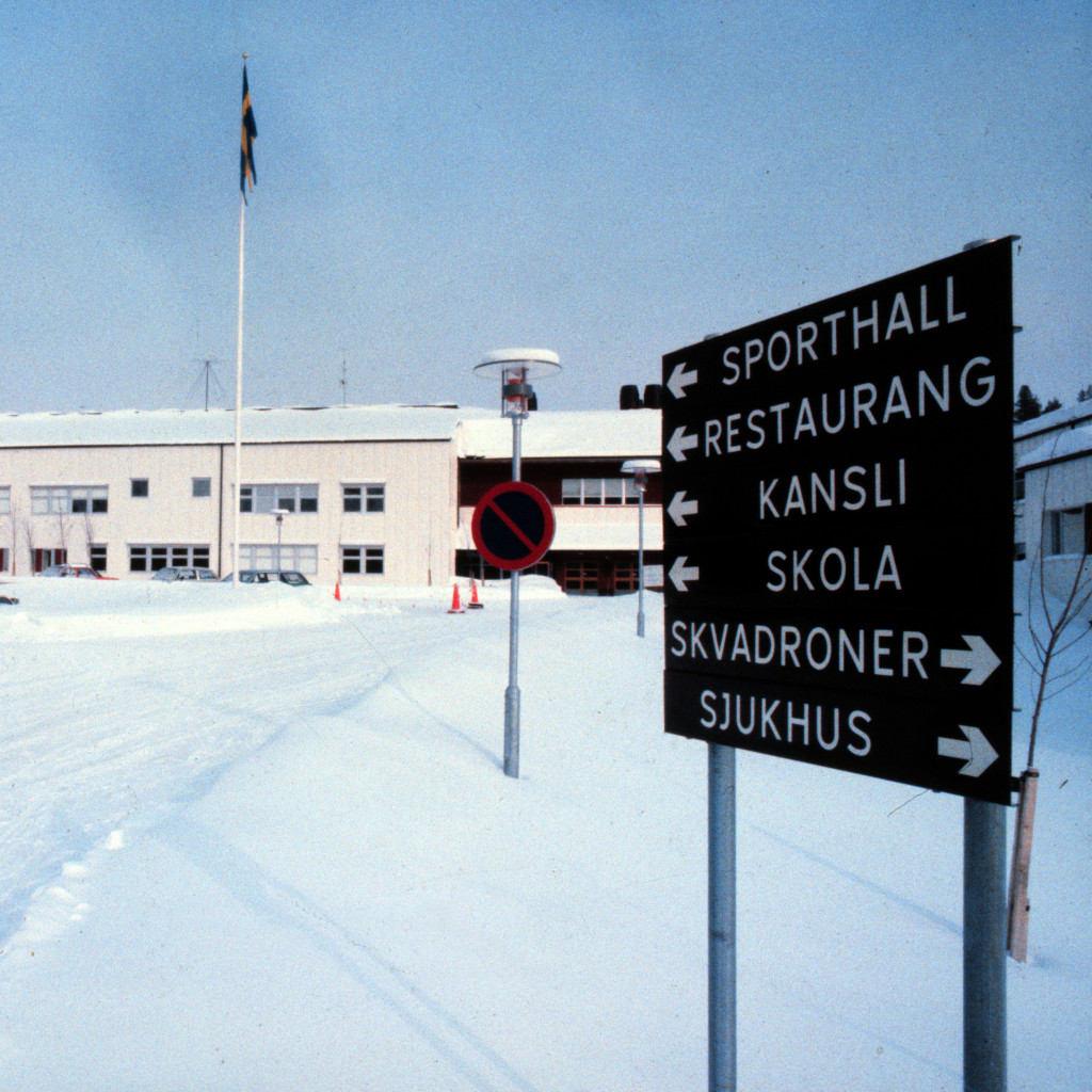 Insnöat. Julen 1981 var en av 1900-talets snörikaste. Här är K4 i Arvidsjaur. Foto: Thor Lindgren.