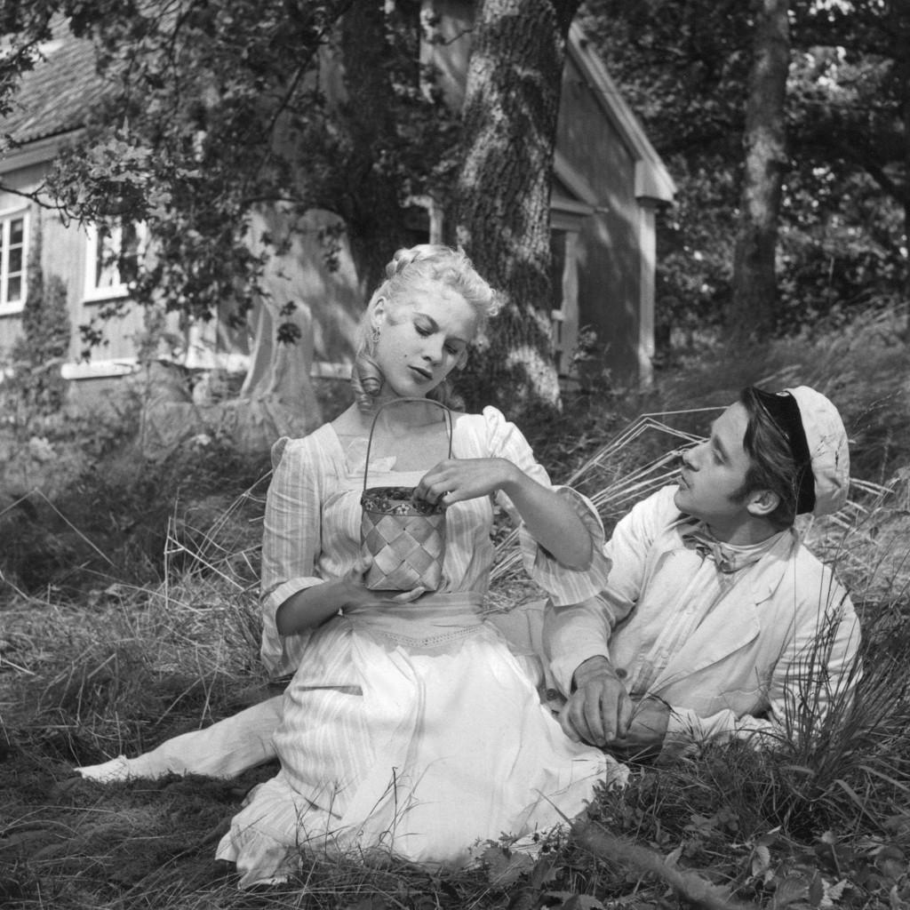 "Smultronstället", hade filmpremiär julen 1957 (manus & regi: Ingmar Bergman). Här syns Berit Andersson "Bibi" (som "Sara") och Per Sjöstrand, (som "Sigfrid Borg")