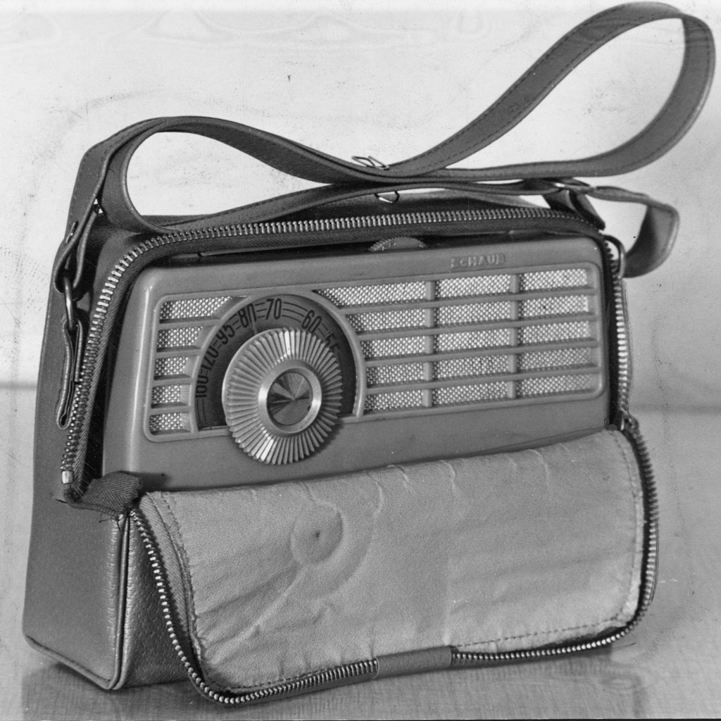 Transistorradio av märket Schaub, modell Kolibri, från 1956.